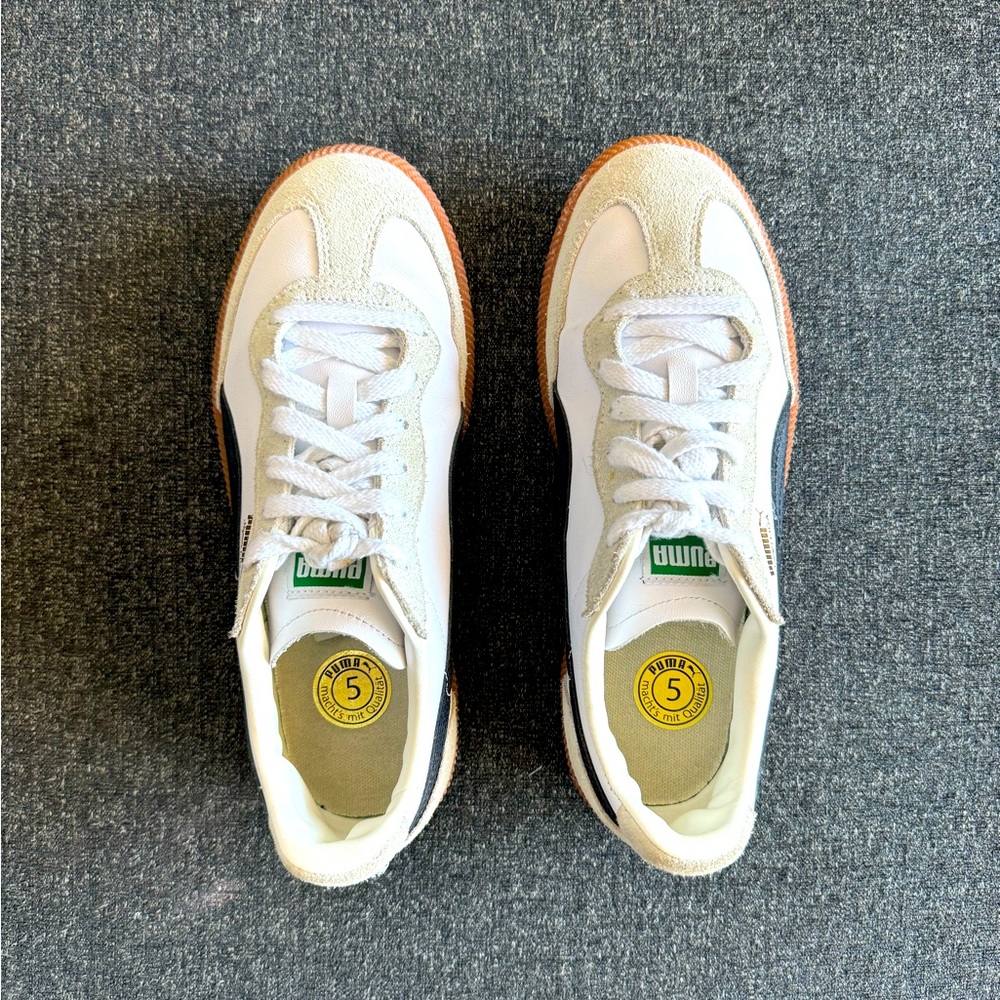Puma SUPER Liga sneakers. Classics with gum bottom.